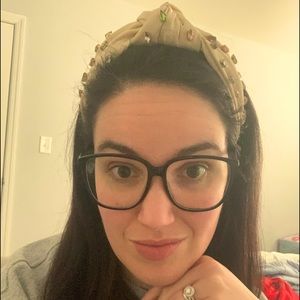 Meet your Posher, Laura